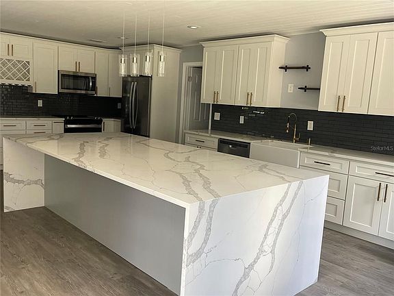 4th image of 17818 Deerfield Dr