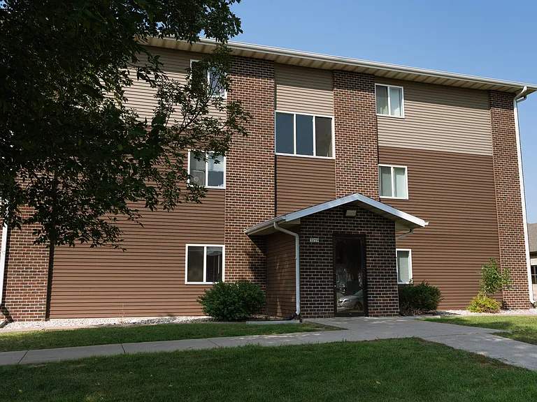 Fargo, ND Maybrook Apartments | Exterior