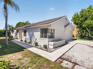 7 Kyle Way, Boynton Beach, FL 33426