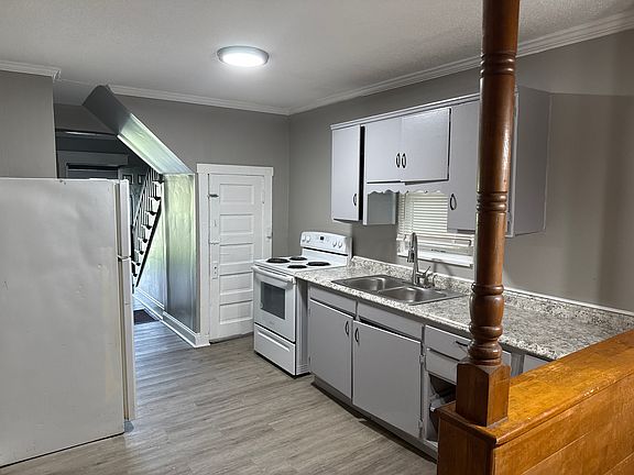 4th image of 4631 Tracy Ave