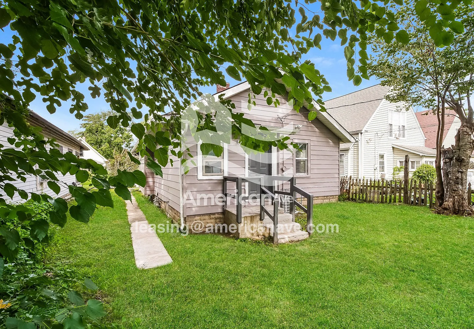 2 bed, 1.0 bath, 936 sqft, $1,147 — Photo 2