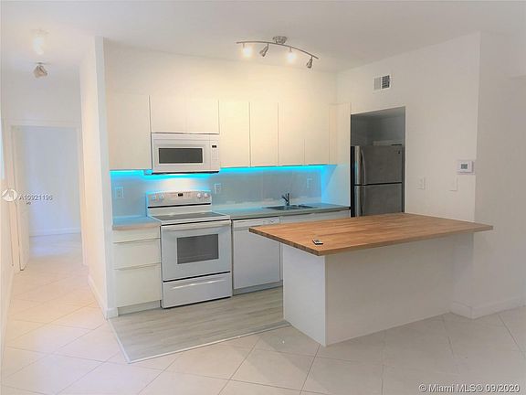 2nd image of 1559 Michigan Ave APT 102