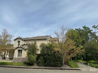 8902 Oakfield Ln, Windsor, CA 95492