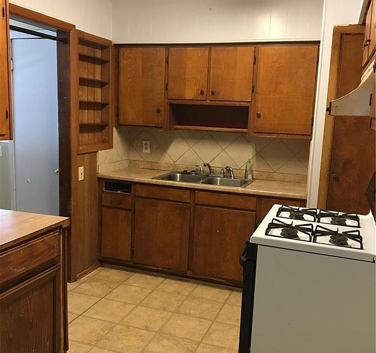 1st image of 2104 Camden Dr