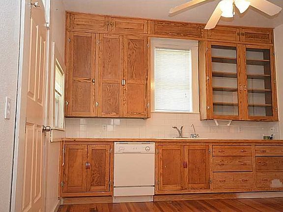 5th image of 624 W Adams St