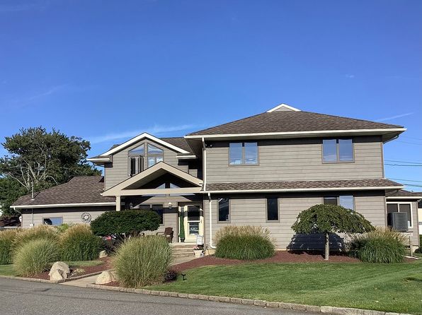 16 Bay Breeze Dr