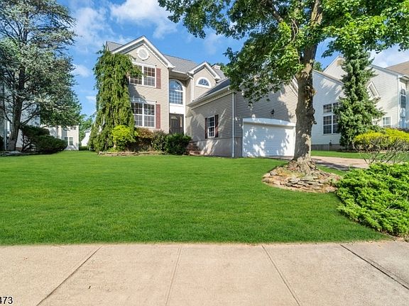 2nd image of 10 Sutton Ct