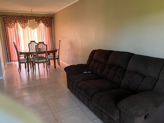 5th image of 17 Golfs Edge APT D