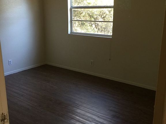 5th image of 305 Algerita Dr APT D