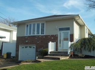 13 11th Ave, Farmingdale, NY 11735