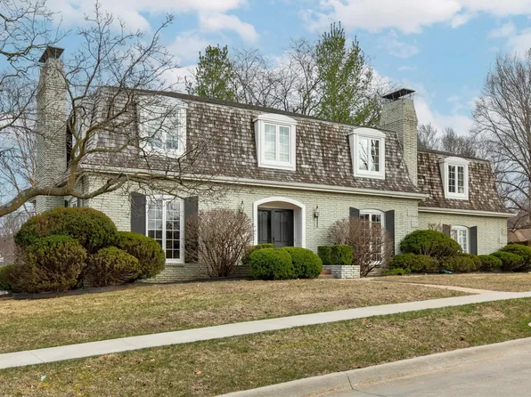 7819 Luin Ln, Windsor Heights, IA 50324