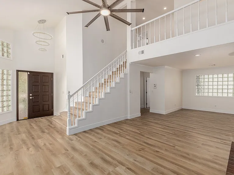 861 Vegas Valley Dr — Photo 5