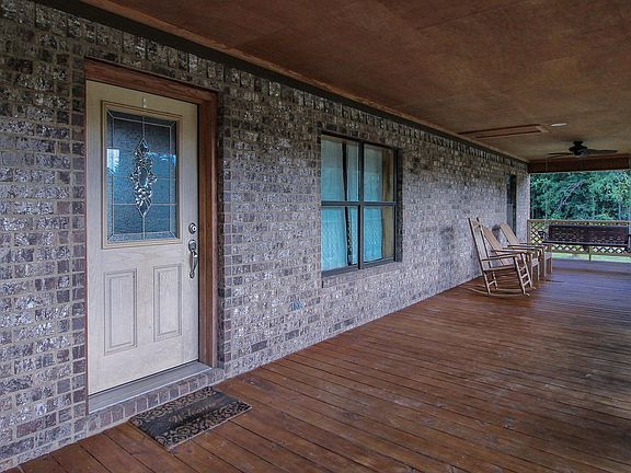 4th image of 575 Lakewood Dr