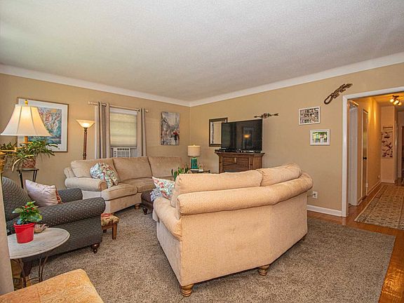 3rd image of 107 Ireland Pl