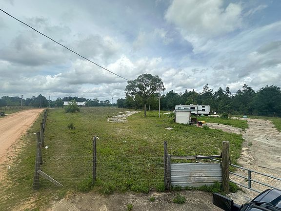 3rd image of 37 Ferreira Ln