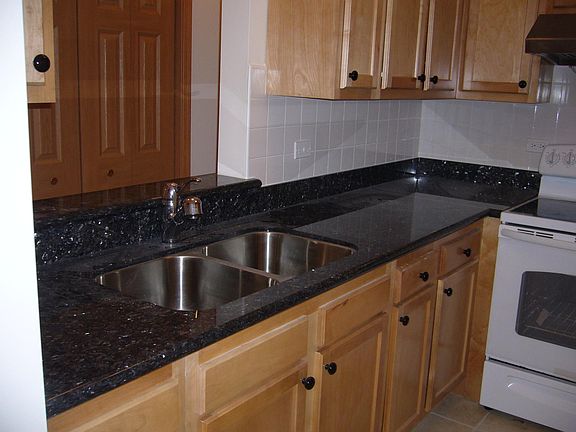 5th image of 313 W 23rd St #404