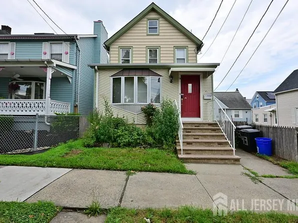 43 Christopher St, Carteret, NJ 07008