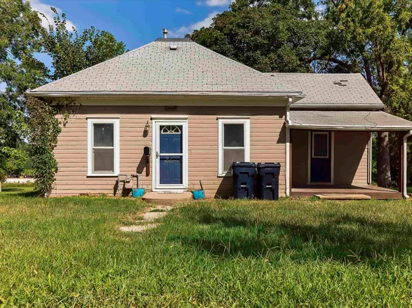 406 Illinois Ave, Holton, KS 66436