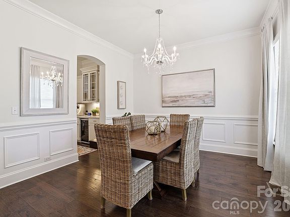 5th image of 1077 Wessington Manor Ln