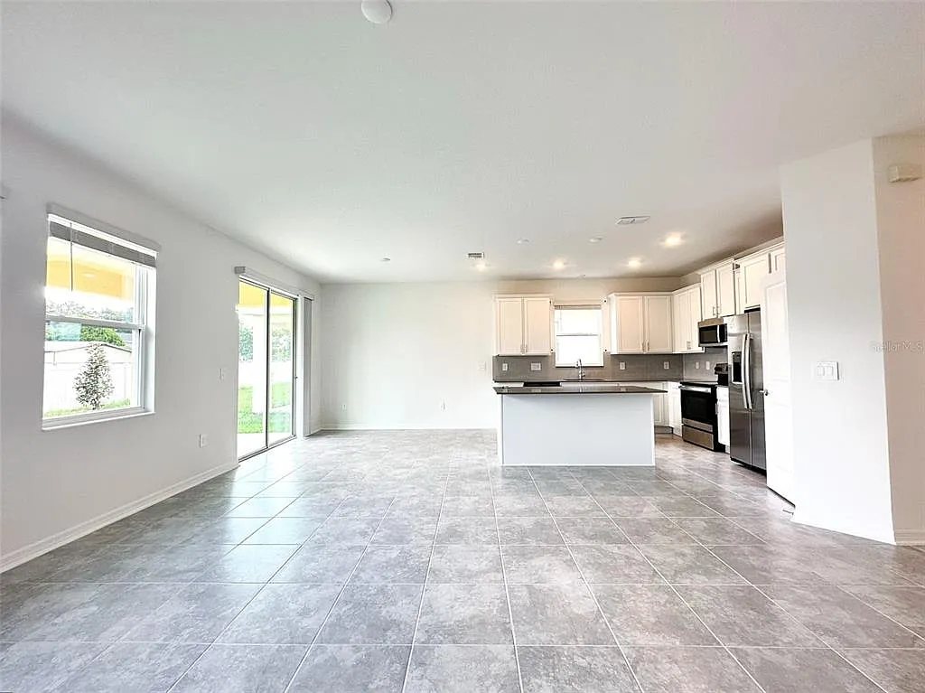 4 bed, 2.0 bath, 1853 sqft, $1,990 — Photo 3