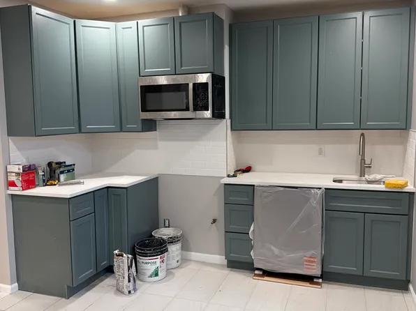277 Griffith St Floor 2, Jersey City, NJ 07307