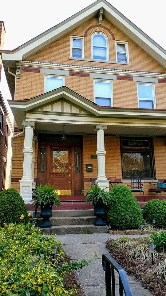 625 Maple Ave photo 1