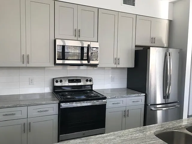Building Photo - 508 Saint James St #3