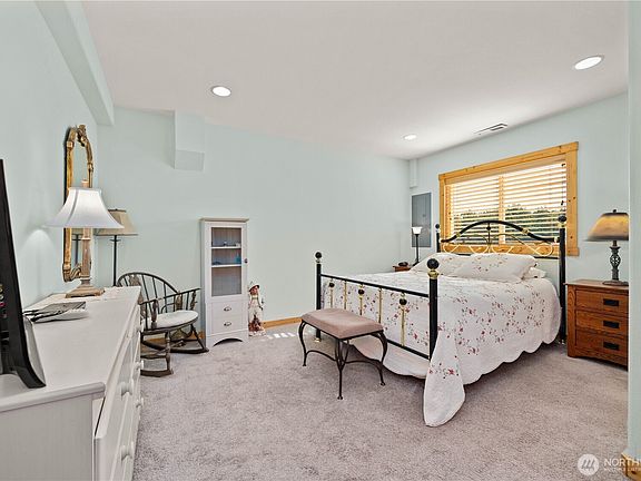 5th image of 1813 Howard Flats Road