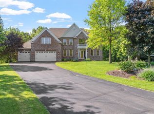 9256 Gateway Ln, Eden Prairie, MN 55347
