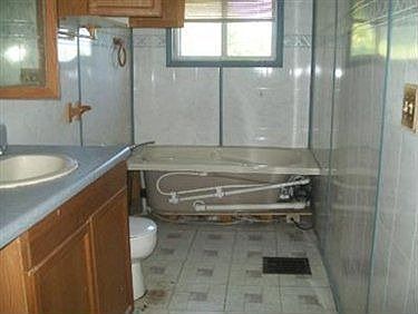 2nd image of 406 Richardson Ave