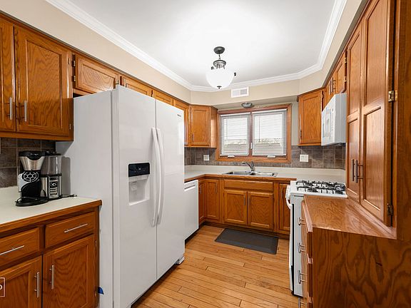 4th image of 7029 167th St APT 6S