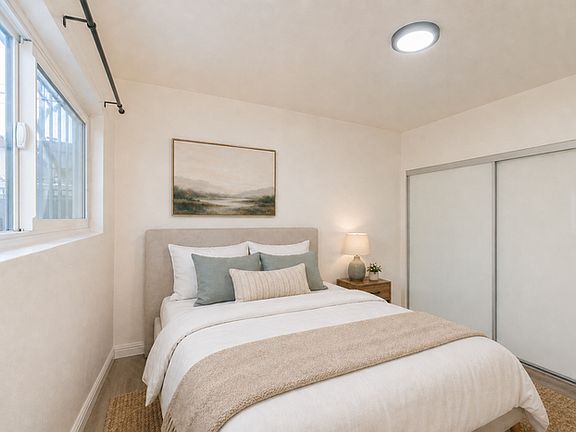 4th image of 2122 E 10th St #2