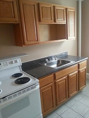 2nd image of 5900 W Oxford St