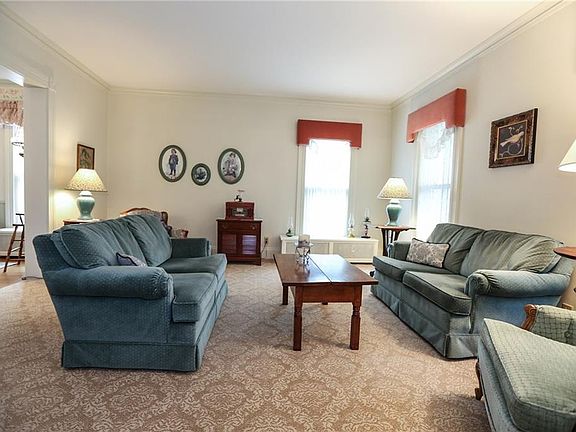 3rd image of 8 Browns Ave