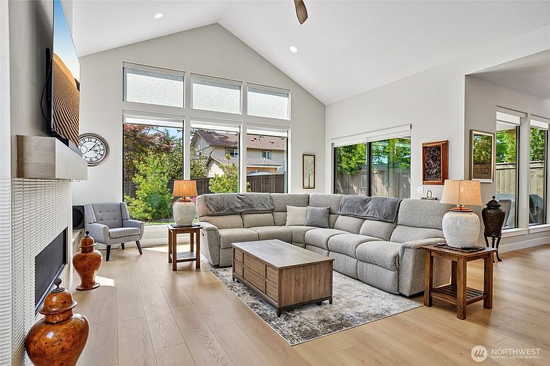5th image of 10706 SE 13th Circle