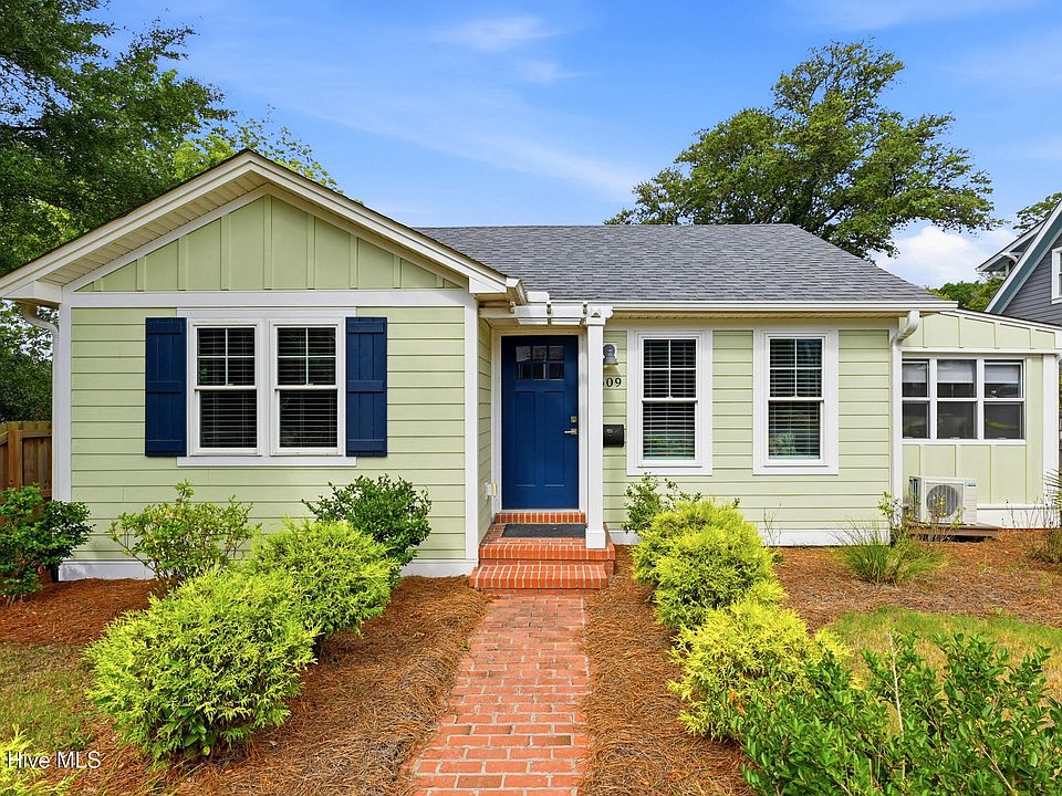 1st image of 609 Clarendon Avenue