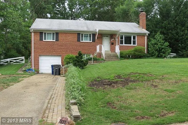 7035 Bradley Cir — Photo 2