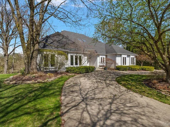 30886 Huntsman Dr E, Farmington Hills, MI 48331
