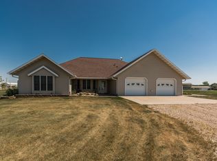 1690 Rusty Ln NE, Grand Forks, ND 58201