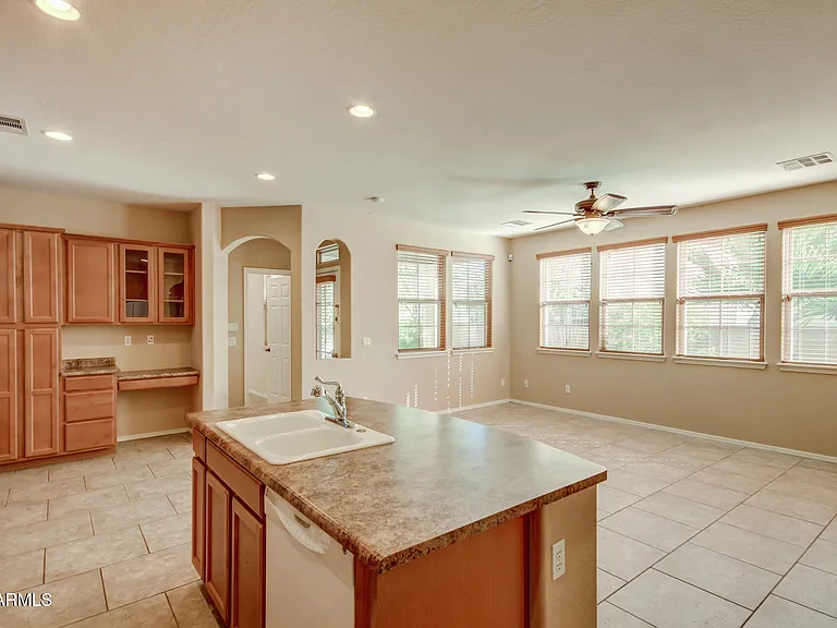 21158 W Sycamore Dr — Photo 6