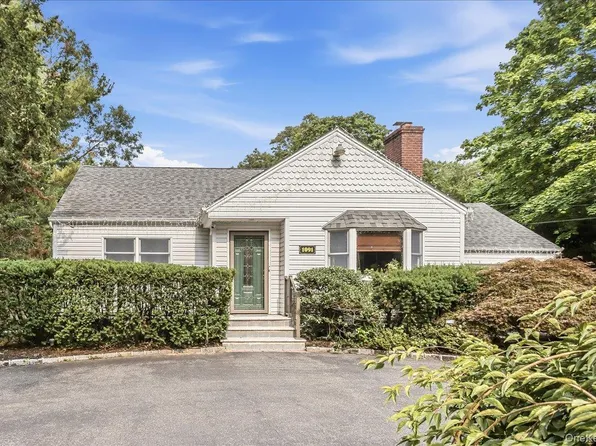 1091 Westminster Avenue, Dix Hills, NY 11746