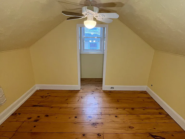 15 Whitfield Pl — Photo 8
