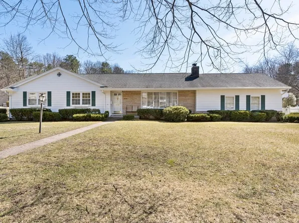 9 Green Willow Dr, Longmeadow, MA 01106