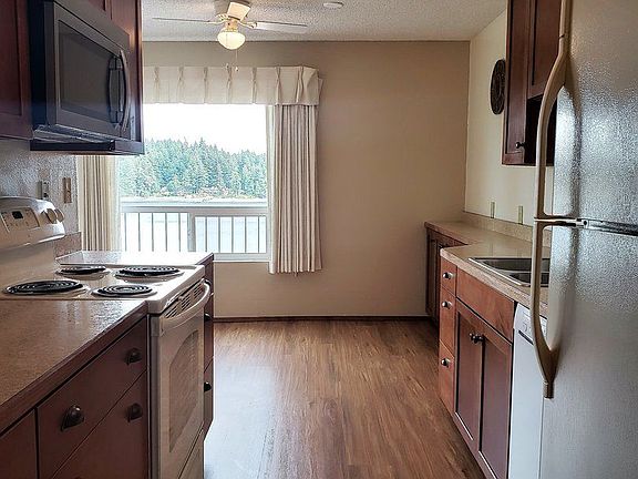 5th image of 924 Shorewood Dr APT 22
