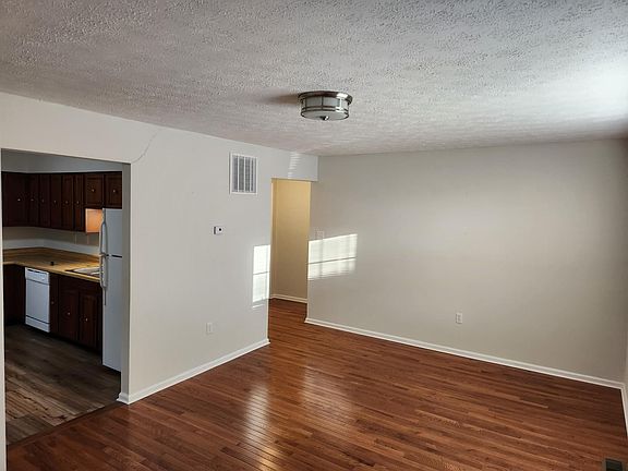 4th image of 109 Bourbon Hills Dr
