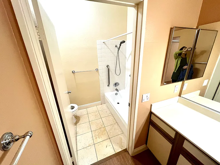 533 S Saint Andrews Pl #416 — Photo 13