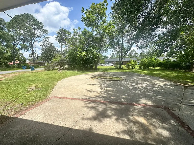 1900 S Maple Dr — Photo 19