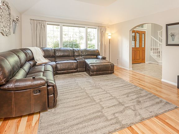 3rd image of 8918 166th St E