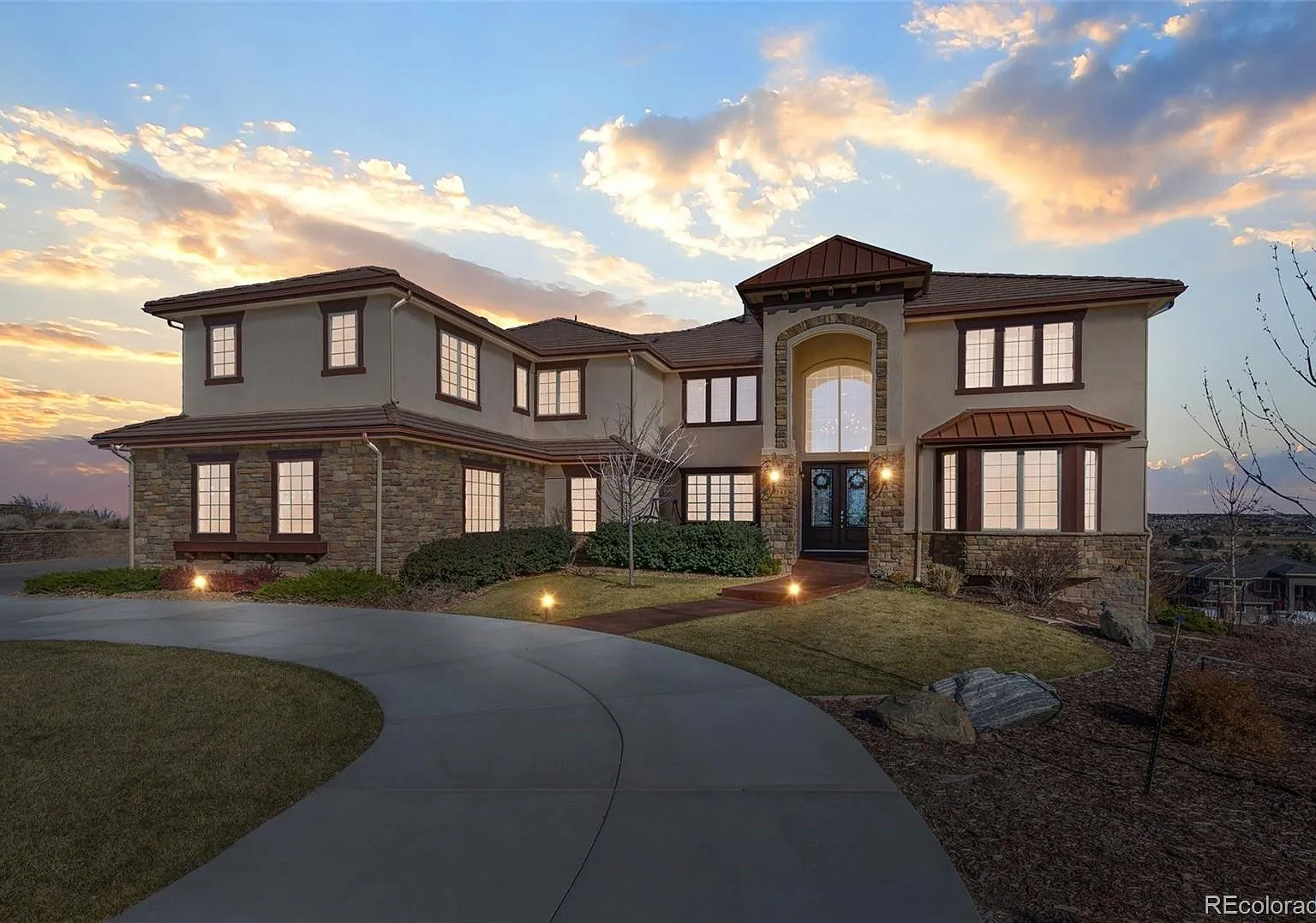 5 bed, 6.5 bath, 7405 sqft, $6,500 — Photo 1