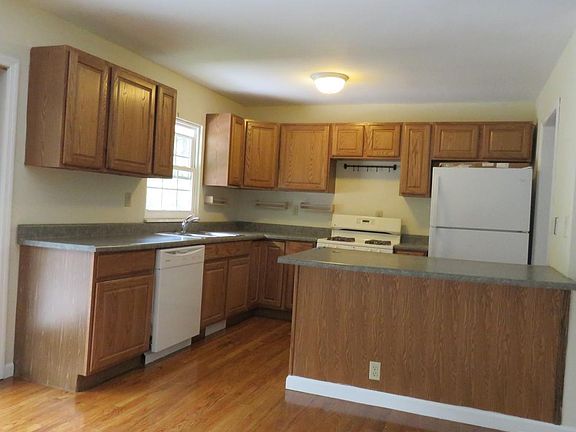 4th image of 2 Marjorie Dr